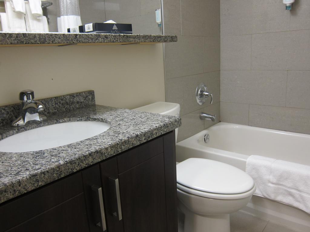 Canadas Best Value Inn Toronto Ngoại thất bức ảnh